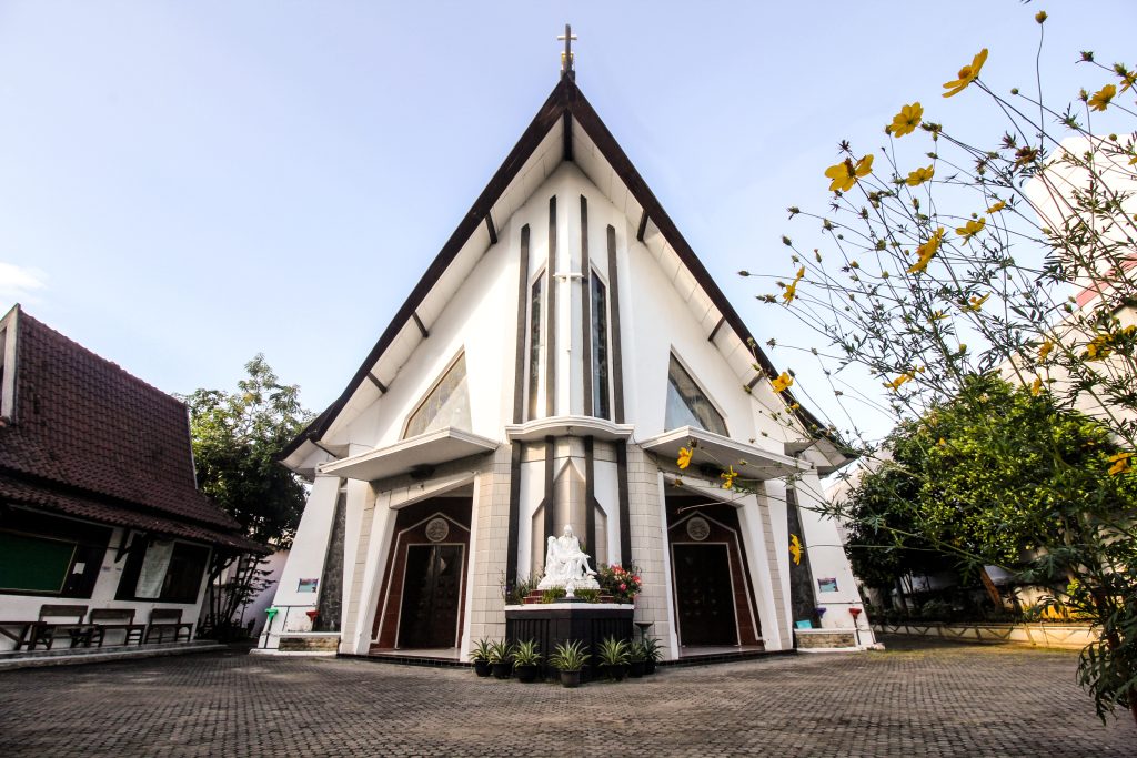 Sejarah Paroki St. Petrus dan Paulus Rembang