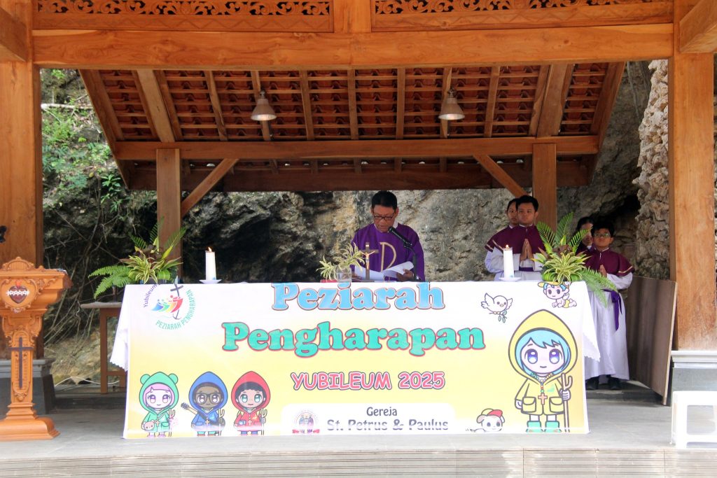 Ziarah Pengharapan tahun Yubelium 2025 Paroki St. Petrus dan paulus Rembang pada 16 Mei 2025