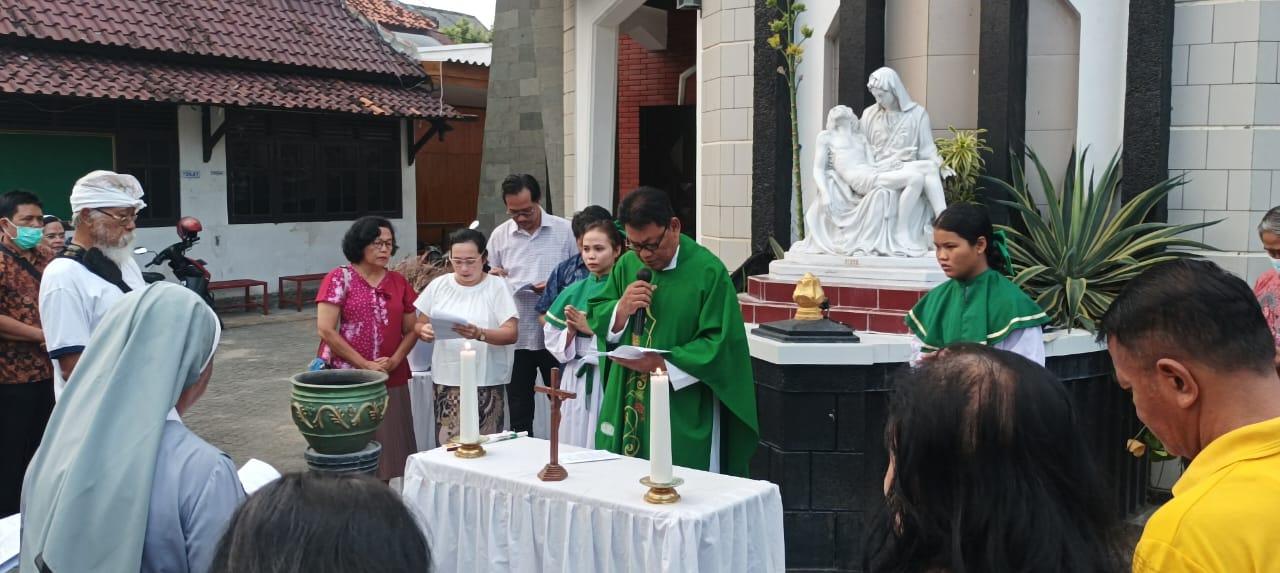 Ibadat Pembakaran Daun Palma